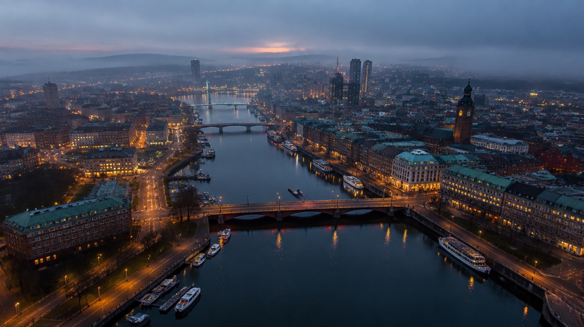 Göteborg från ovan i blå timmen